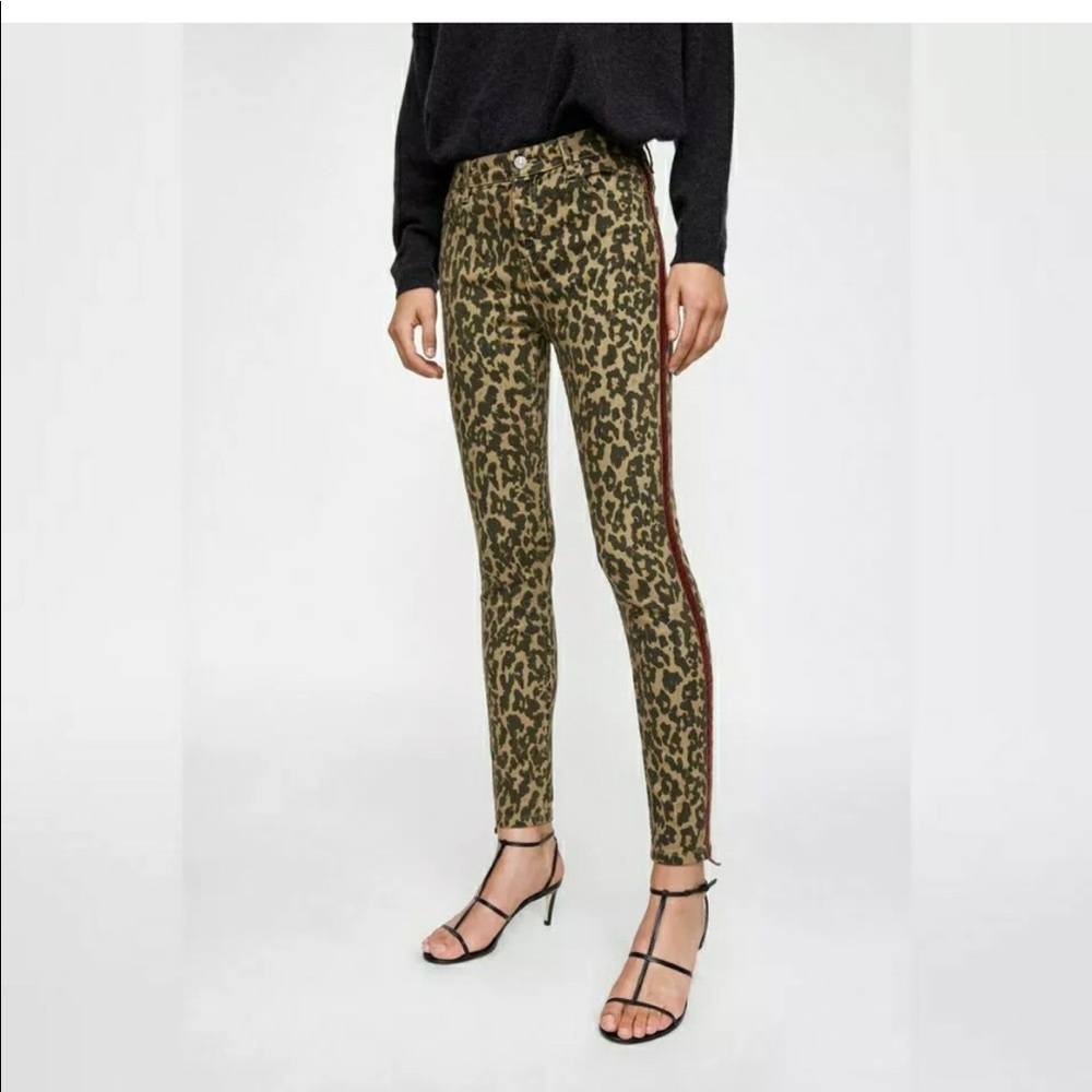 NWT The skinny in animal print Jean